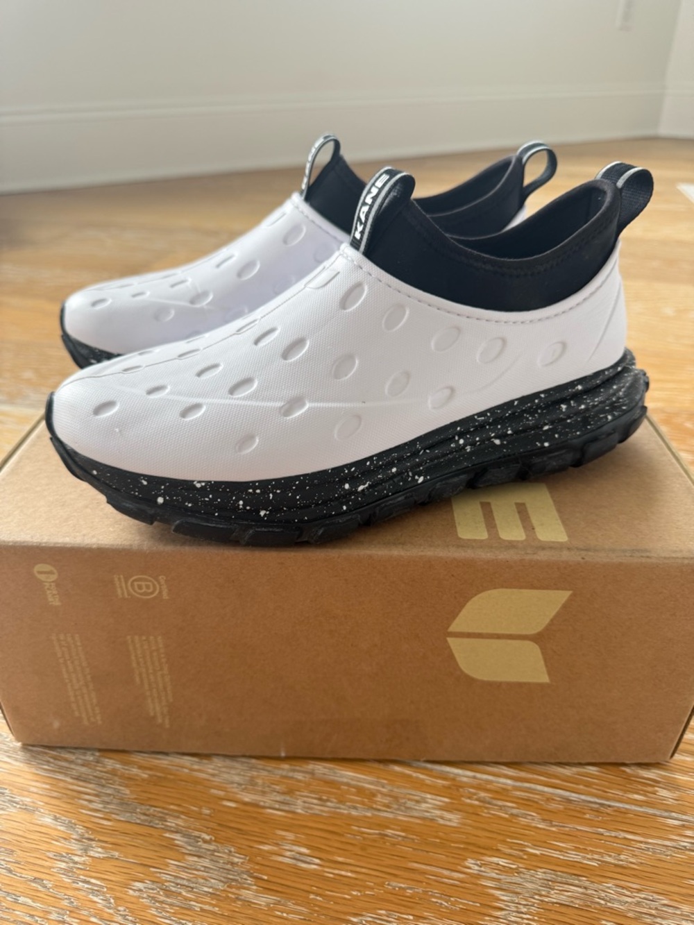 Men's Kane Revive AC - White / Black size 9 - Picture 3 of 7